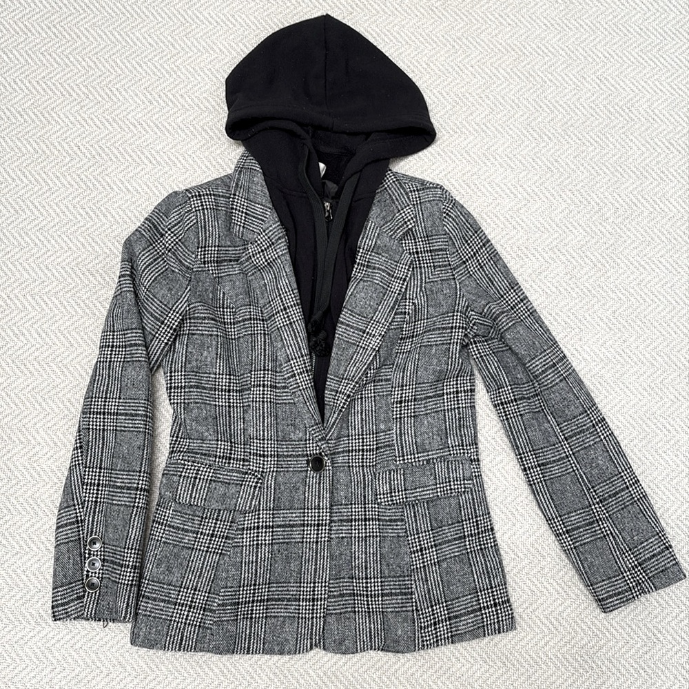 VINTAGE HAVANA Black and White Houndstooth Blazer with Built in Black Hoodie